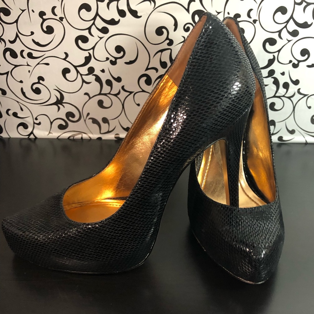 BCBGENERATION Platform Black Snakeskin Pump Size 8